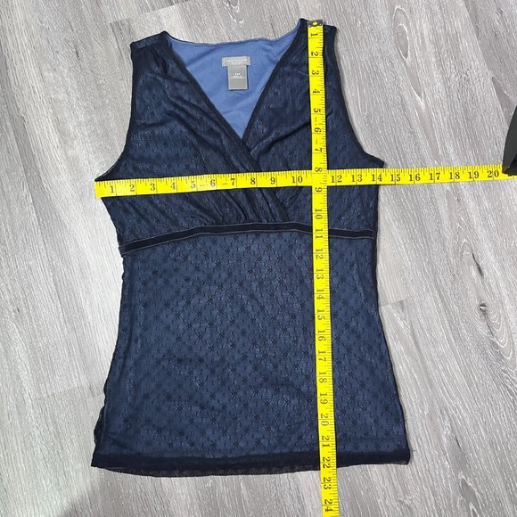 Ann Taylor Petites V-Neck Sleeveless Blouse Size XSP - Picture 9 of 9